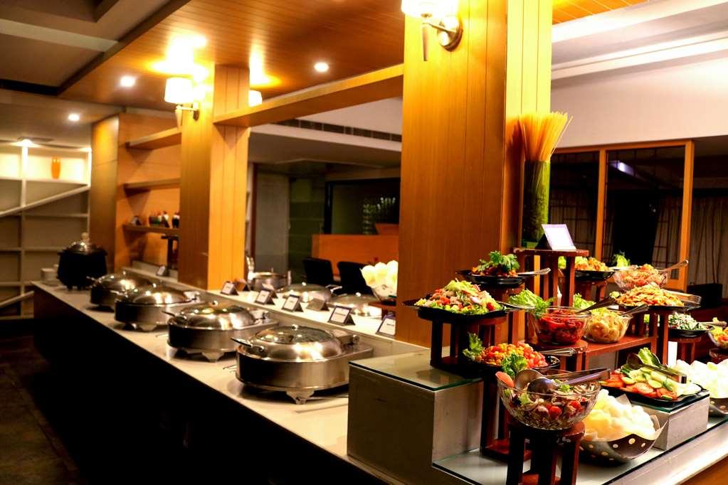 Comfort Inn Lucknow Restoran foto