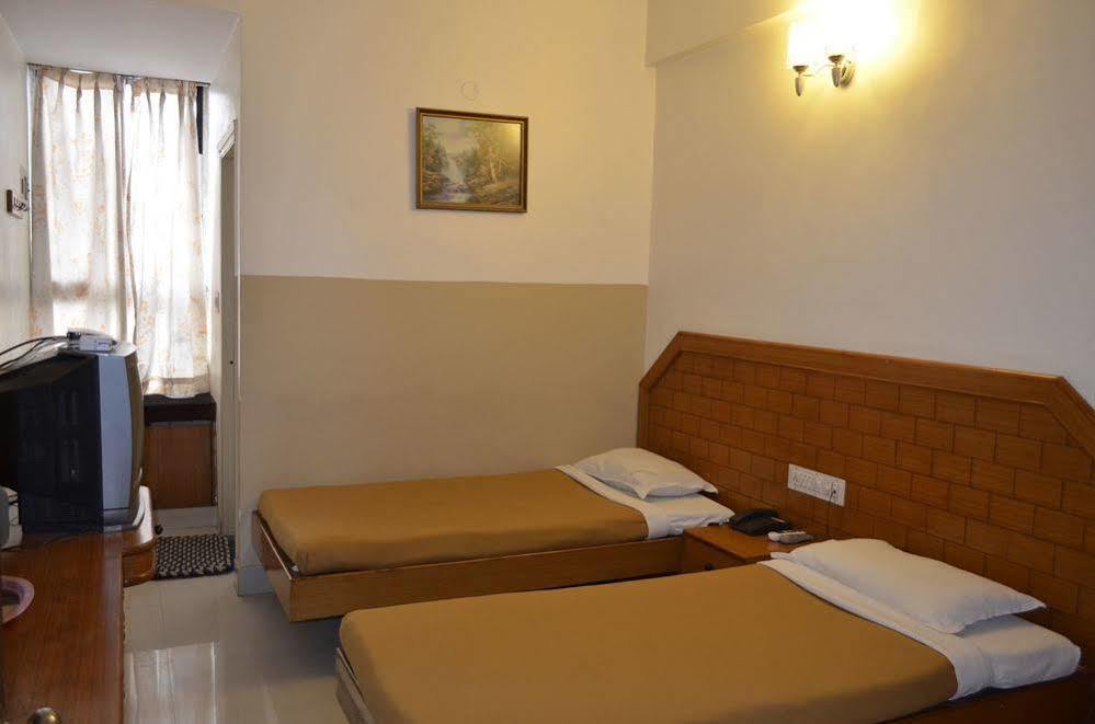 Comfort Inn Lucknow Bagian luar foto